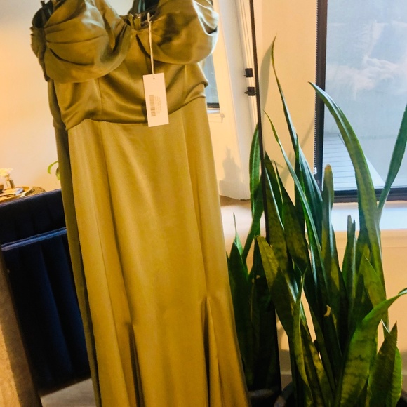 ✨ NWT Reformation Hensley Satin Dress – Artichoke Green, Size 8 - Picture 8 of 9